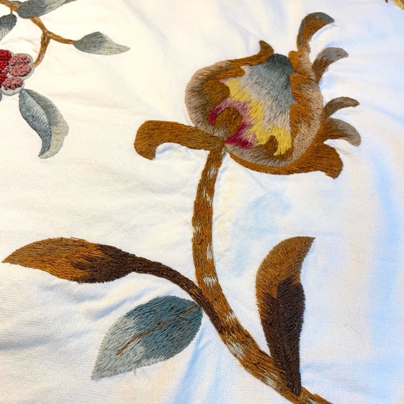 Pottery Barn Pillow Cover Crewel Embroidered Cotton 24x24 - Picture 2 of 7